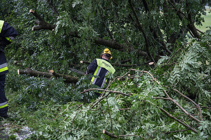 Schwere Unwetter im Berchtesgadener Land sorgten am Samstag für reichlich Chaos auf den Straßen. Die Bilder.