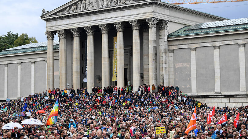 Der Königsplatz war voll, über 20.000 Menschen waren dem Aufruf gefolgt.