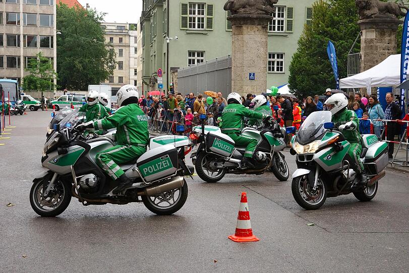 Das Polizeipräsidium in der Ettstraße. Vor 100 Jahren begann der Betrieb in dem Gebäude neben der Frauenkirche (Archivbild).