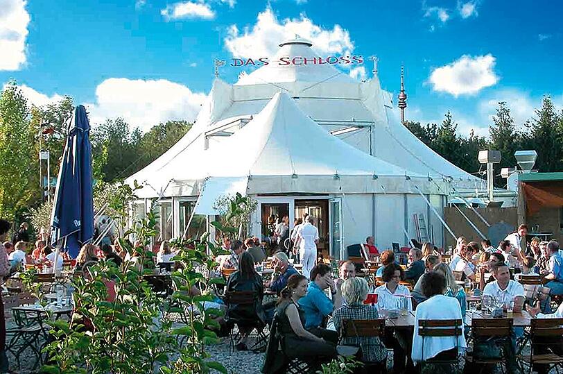 Beliebter Treffpunkt: der &bdquo;Schloss&ldquo;-Biergarten. Foto: Das Schloss