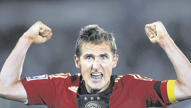 Feiert seine drei Treffer im WM-Qualifikationsspiel gegen Finnland und ist bei Bayern gesetzt: Miroslav Klose. Feiert seine drei Treffer im WM-Qualifikationsspiel gegen Finnland und ist bei Bayern gesetzt: Miroslav Klose.