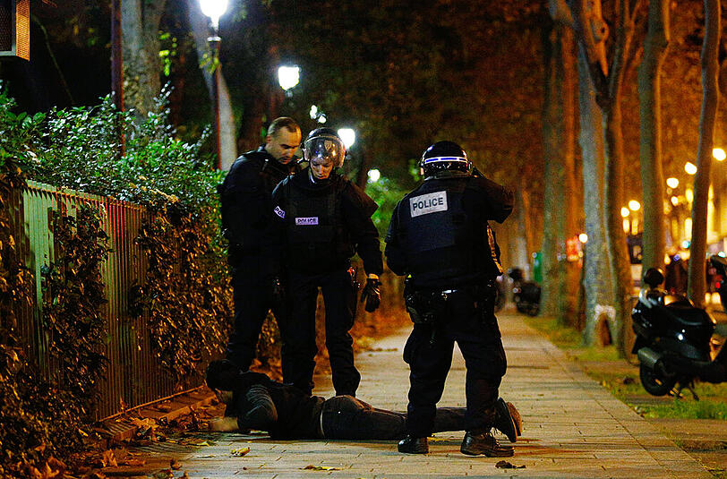 Schüsse, Explosionen, Tote und Verletzte: die Bilder von der verheerenden Anschlagsserie in Paris.