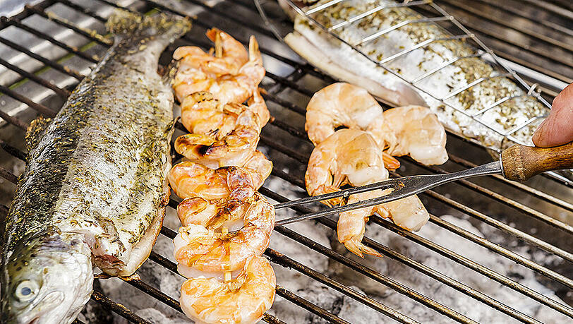 Fisch ist eine schmackhafte Alternative, wenn es mal kein Fleisch sein soll. Die Scampis am besten in der Schale lassen. Fisch ist eine schmackhafte Alternative, wenn es mal kein Fleisch sein soll. Die Scampis am besten in der Schale lassen.