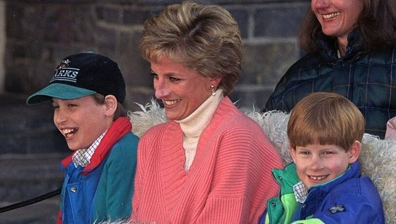 Prinzessin Diana mit Harry und William im Skiurlaub in Lech am Arlberg.