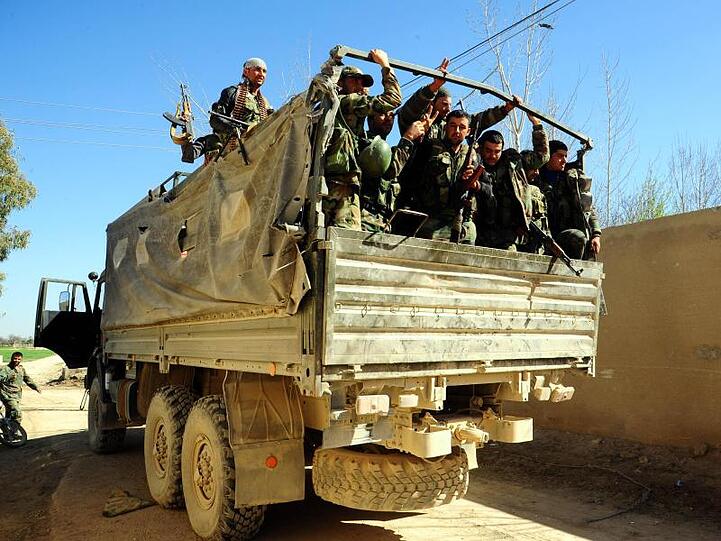 Syrische Soldaten in Ost-Ghuta: Die Entwicklung zeigt, wie sich nach dem angekündigten Truppenabzug der USA die Allianzen in Syrien neu sortieren.