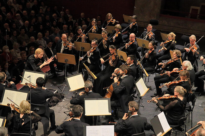 Joana Mallwitz und das Bayerische Staatsorchester.