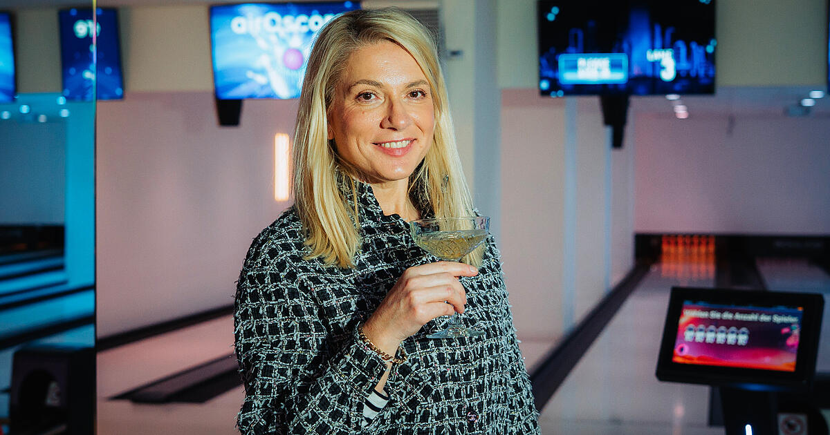 Luxus-auf-der-Bowlingbahn-M-nchens-erstes-Champagner-Bowling