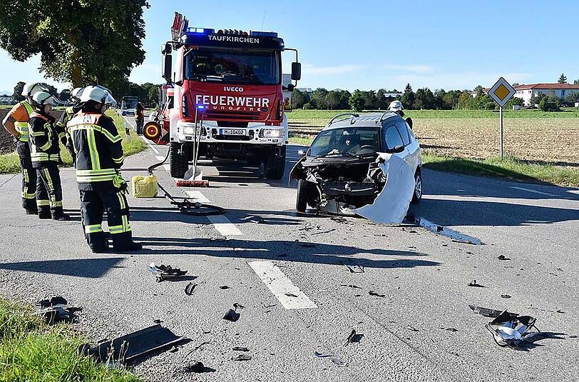 Das Mopedauto fuhr in den Kreuzungsbereich ein - es kam zum Crash.