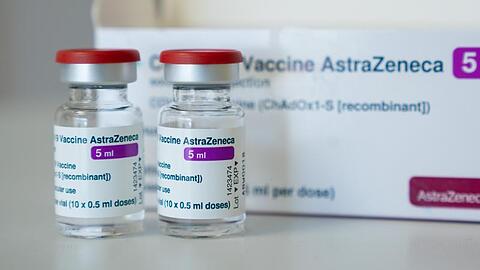 Der Impfstoff von AstraZeneca wird in Deutschland vorerst für unter 60-Jährige ausgesetzt.