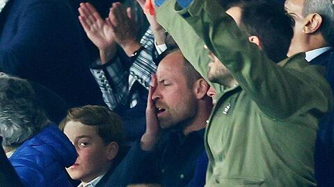 Prinz William und Prinz George fieberten mit ihrem Verein Aston Villa.