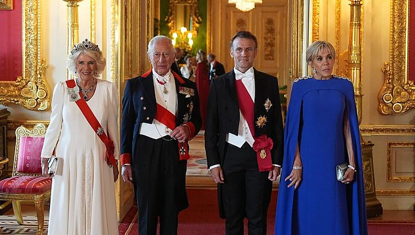 Königin Camilla und König Charles an der Seite ihrer Gäste Emmanuel und Brigitte Macron.