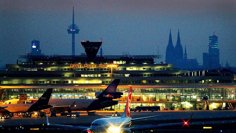 Am Sonntagabend gab es eine Bombendrohung auf den Germanwing-Flug 4U826 von Köln nach Mailand Am Sonntagabend gab es eine Bombendrohung auf den Germanwing-Flug 4U826 von Köln nach Mailand