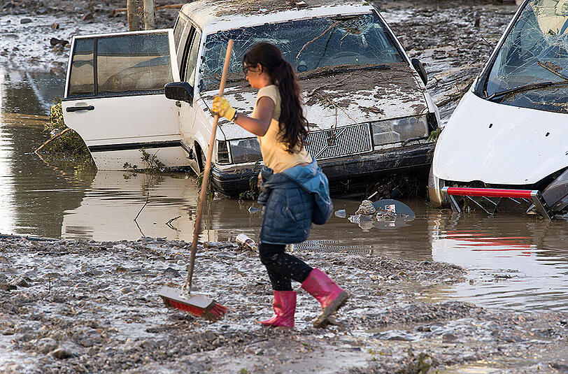 Aufräumen nach dem Hochwasser: Nasser Müll, Schlamm und Wasser soweit das Auge reicht. Die Bilder aus Simbach am Inn, Triftern und weiteren Gemeinden.