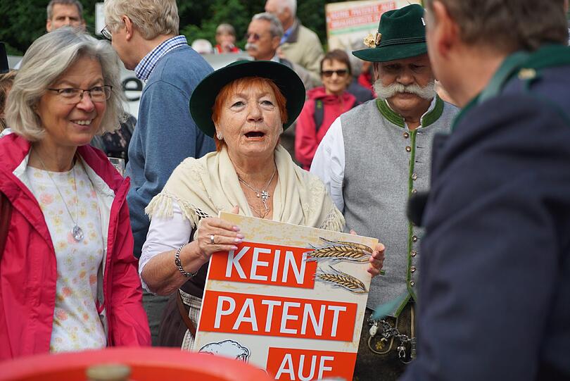 100 Aktivisten protestierten am Mittwoch vor dem Patentamt.