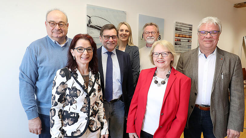 Machen jetzt ernst bei der Wohnbaugesellschaft: die SPD-Politiker (von links) Gerhard Wick, Anja König, Gerd Steinberger, Patricia Steinberger, Robert Gewies, Maria Haucke und Hans Dieter Schenk (Nicht-SPD-Mitglied, aber unterstützender Bürger).