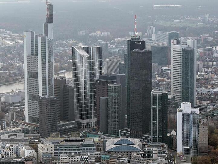 Hinter den Kulissen brodelt es: Die Bankenskyline von Frankfurt am Main.