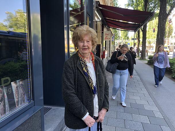 Die M&uuml;nchnerin Ingrid S&auml;ttler wundert sich &uuml;ber die lange Dauer der U-Bahn-Sanierungen.
