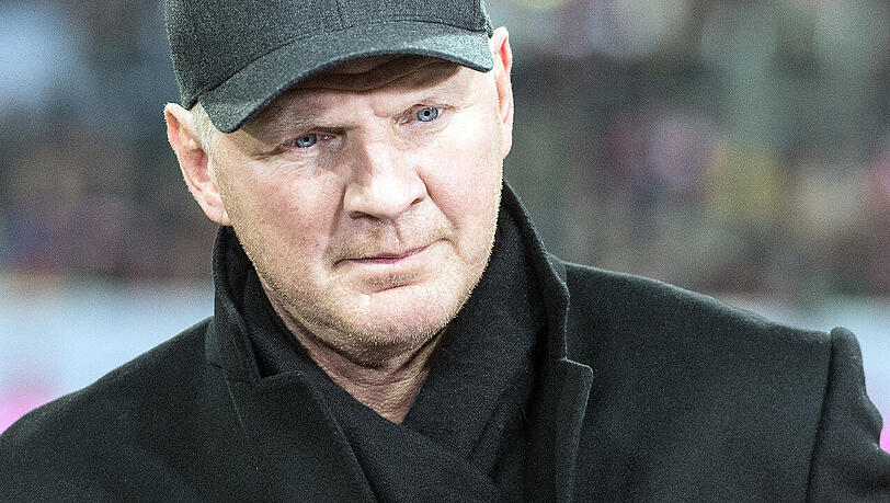 Stefan Effenberg gewann in seiner aktive Laufbahn drei deutsche Meisterschaften und 2001 die Champions League sowie den Weltpokal. Stefan Effenberg gewann in seiner aktive Laufbahn drei deutsche Meisterschaften und 2001 die Champions League sowie den Weltpokal.