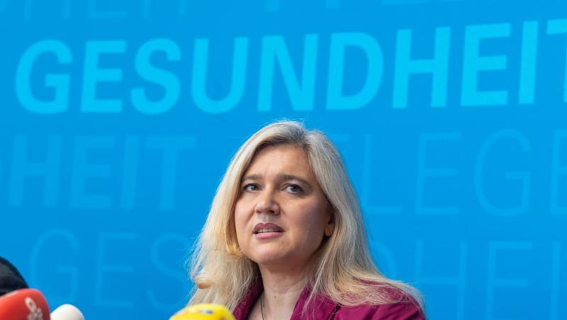 Melanie Huml (CSU) sitzt bei einer Pressekonferenz. Foto: Peter Kneffel/dpa/Archivbild Melanie Huml (CSU) sitzt bei einer Pressekonferenz. Foto: Peter Kneffel/dpa/Archivbild