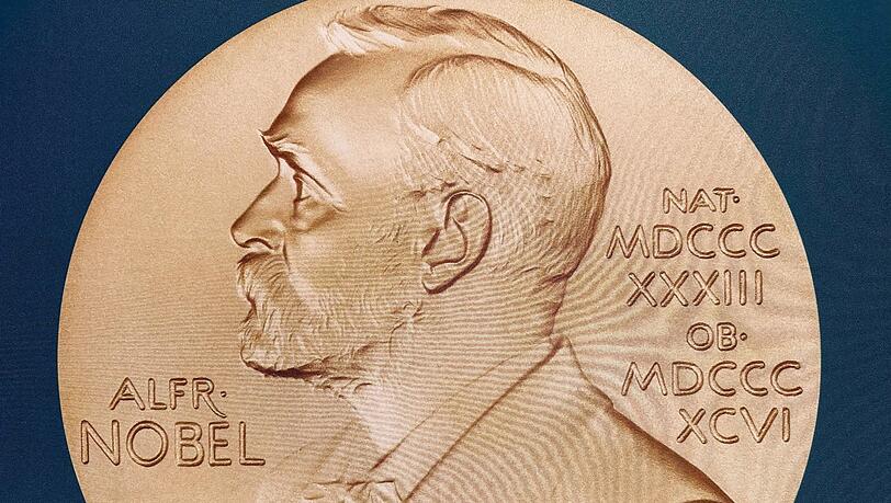 Eine solche Medaille erhalten Hegemann und Nagel am 10. Dezember in Stockholm. Eine solche Medaille erhalten Hegemann und Nagel am 10. Dezember in Stockholm.