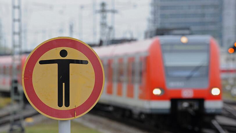 Die Bahngleise im Münchner Norden sind derzeit gesperrt. Die Bahngleise im Münchner Norden sind derzeit gesperrt.