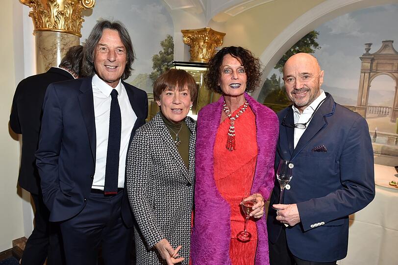 Dr. Hans-Wilhelm Müller-Wohlfahrt und Frau Karin (2.v.r.) mit Christian Neureuther und Frau Rosi Mittermaier