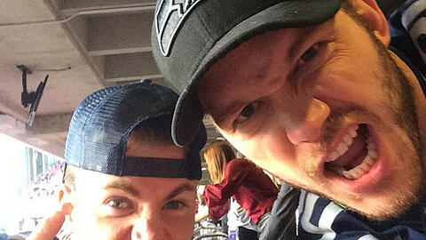 Im echten Leben Freunde, beim Football Rivalen: Chris Evans (l.) und Chris Pratt (r.)