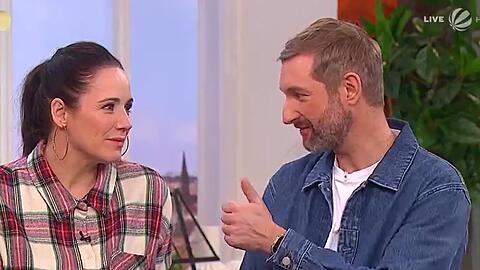 Simone Panteleit und Daniel Boschmann moderieren gemeinsam das "Sat.1 Frühstücksfernsehen"