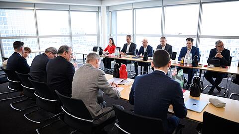 Die erste Tarifrunde zwischen Bahn und Lokf&uuml;hrergewerkschaft GDL ist ohne Ergebnis geblieben.