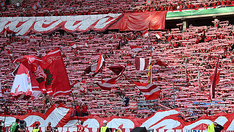 Pr&auml;sentierten vor Anpiff eine gro&szlig;e Choreo: Die Fans des FC Bayern.