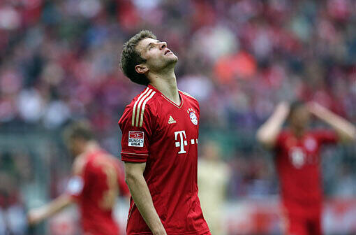 THOMAS MÜLLER: Note 3. Ließ vorm 0:1 Fortunas Bellinghausen laufen und flanken. Vergab den Nachschuss frei vorm Kasten fahrlässig (27.). Traf dann clever zum 1:1 (45.). Pech beim Kopfball (53.), knapp vorbei.