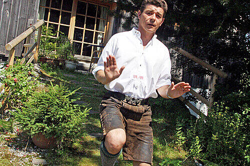 Er schuhplattelt gern, hat 10 Lederhosn: Michael von Miller.