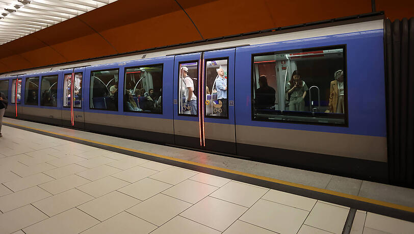 Bei ihrem Sturz geriet die Frau an der Station Marienplatz in den Spalt zwischen einer U-Bahn und dem angrenzenden Bahnsteig. (Archivbild)