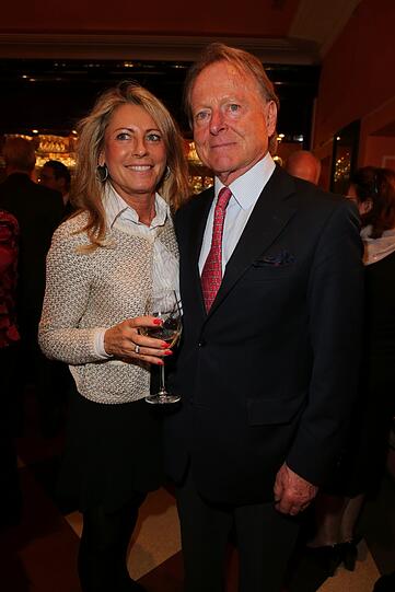 Graf Christian Bruges von Pfuel mit Freundin Carolin Riess