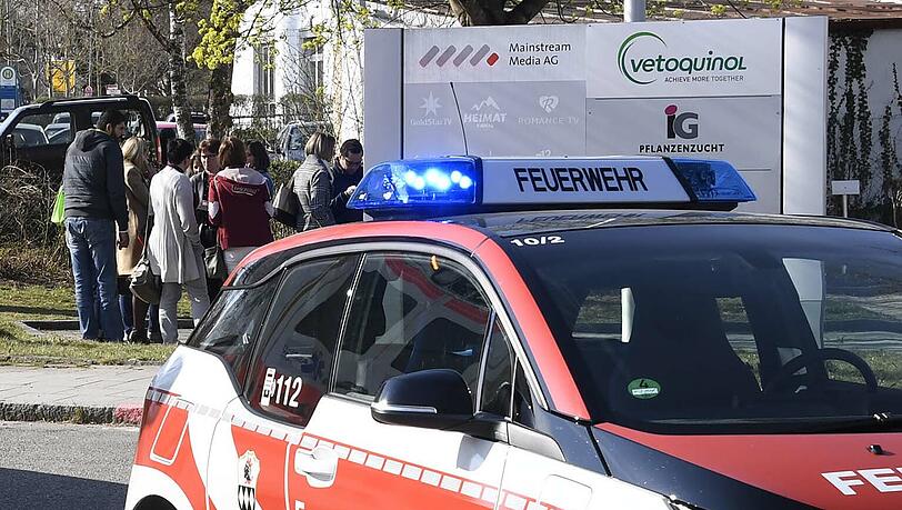 Am Mittwoch hat ein Feuerwehrmann von einem Stromschlag erlitten - er wurde anschließend ins Krankenhaus eingeliefert. Am Mittwoch hat ein Feuerwehrmann von einem Stromschlag erlitten - er wurde anschließend ins Krankenhaus eingeliefert.