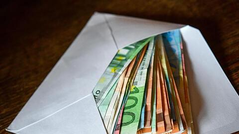 1364 Euro Bargeld horten die Deutschen im Schnitt zu Hause oder in Bankschließfächern.