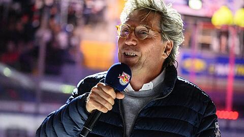 "Ich liebe, was ich tue - und ich denke, das merken die Zuschauer auch genau", sagt Stadionsprecher Stefan Schneider, der seinen Vertrag beim Meister EHC Red Bull München verlängert.