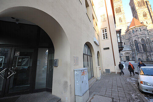 Hier versammelten sich die Raucher &ndash; zum Unmut der Anwohner: der Eingang der Bar77 am Weinmarkt.