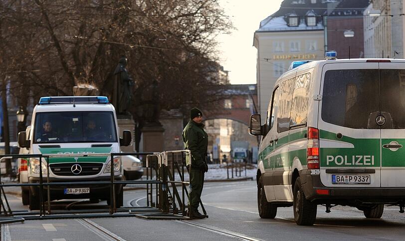 Wie jedes Jahr muss die Veranstaltung von einem riesigen Polizeiaufgebot gesichert werden.