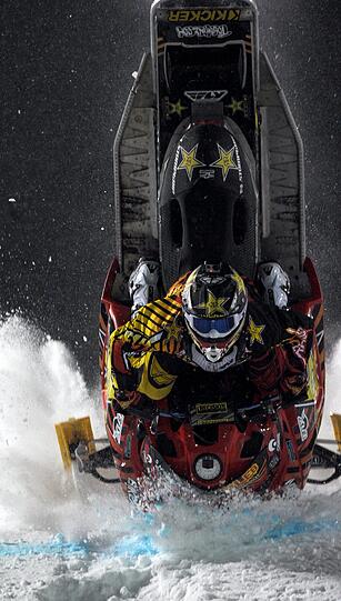 Der Amerikaner wollte einen Rückwärtssalto mit seinem Snowmobil hinlegen...