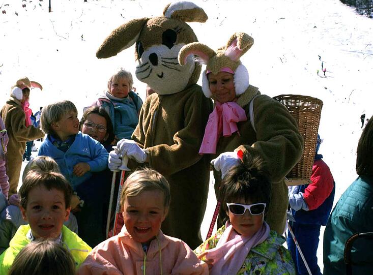 Ostern im Schnee: Für die Kleinen gibts Ostereier vom Osterhasen auf Ski