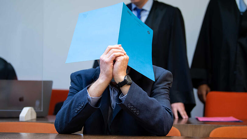 Der Angeklagte beim Prozessbeginn im Münchner Landgericht. Der Angeklagte beim Prozessbeginn im Münchner Landgericht.