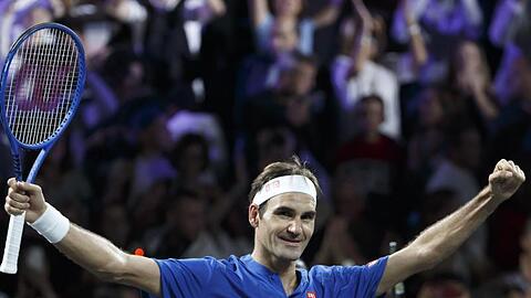 Routiniert hat Roger Federer mit seinem Sieg beim Laver Cup Team Europa wieder in Führung gebracht.