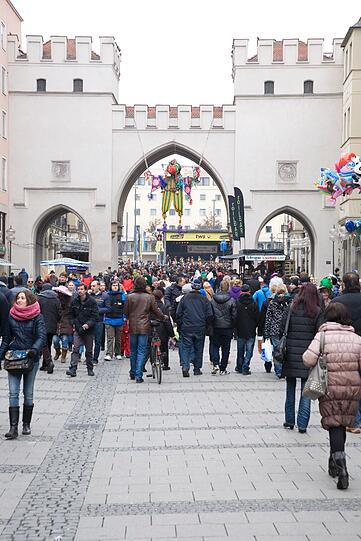 Buntes Treiben am Faschingssonntag in der Innenstadt