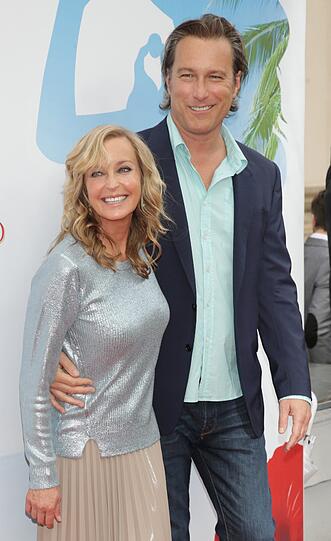 Team Big oder Team Aidan? Carries Langzeitfreund und kurzzeitiger Verlobter Aidan Shaw spaltete die Fangemeinde von "SatC". John Corbett (58) kam sogar im zweiten Kinofilm zurück - doch ein kleiner Kuss konnte der Ehe von Carrie und "Mr. Big" nichts anhaben. Für zauberhafte Momente sorgte Corbett auch als Ian Miller inmitten lauter Griechen in den beiden Teilen von "My Big Fat Greek Wedding". Ebenso bezaubernd: Seit 2002 lebt er in wilder Ehe mit Schauspielerin Bo Derek.