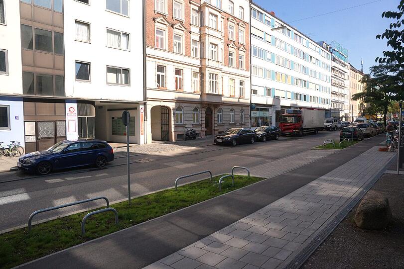 Die kahlen Stellen an der Sandstraße. Auch die Seitenstraßen...