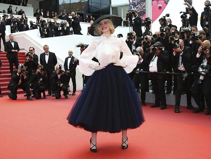 Elle Fanning geht es nach ihrem Ohnmachtsanfall wieder gut.