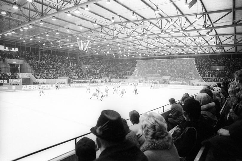 Am 27. Januar 1971 treffen der EV Füssen und der EV Landshut im Eisstadion am Oberwiesenfeld in München aufeinander.