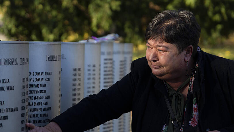 Fatima Popovac, deren sechsj&auml;hriger Sohn Adnan von einem Scharsch&uuml;tzen in Sarajevo, einem sogenannten "Snajper" im Krieg get&ouml;tet worden ist, verlangt die Aufkl&auml;rung des Todes.