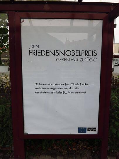 Anti-Nazi-Plakate in Freital. Aufgehängt von Dies Irae.